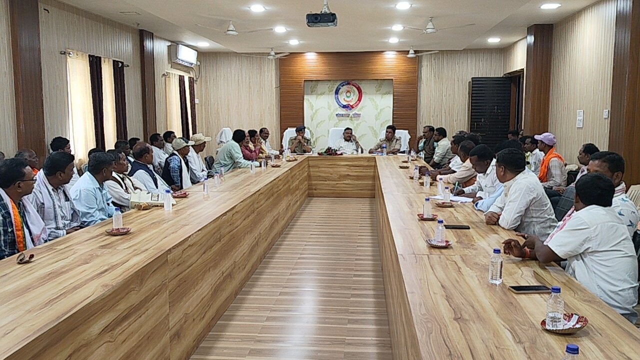 कोंडागांव में नव पदस्थ पुलिस अधीक्षक पंकज चंद्रा ने सर्व समाज के प्रतिनिधियों संग की बैठक, कहा – समन्वय से मिलेगा जिले को नई दिशा