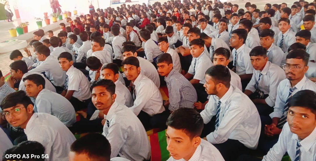 जिला कलेक्टर ने किया पीएम श्री जवाहर नवोदय विद्यालय का निरीक्षण