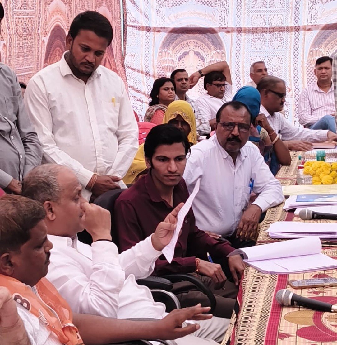 ग्राम पंचायत अचलपुर में आयोजित ग्रामीण सेवा शिविर में राजस्व मंत्री हेमंत मीणा ने सुनी आमजन की समस्याएं