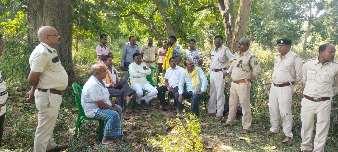 हाथी के कुचलने से युवक की मौत, गांव में मचा हड़कंप — रामपुर विधायक पहुंचे घटना स्थल पर