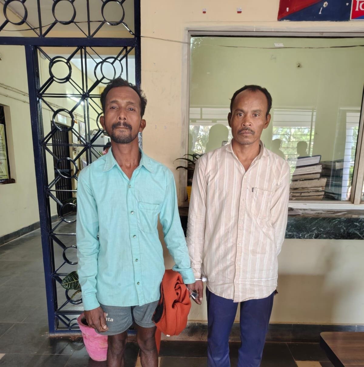 करंट ट्रैप से मौत — शव जलाकर साक्ष्य मिटाने वाले दो आरोपी गिरफ्तार, दो बालक निरुद्ध