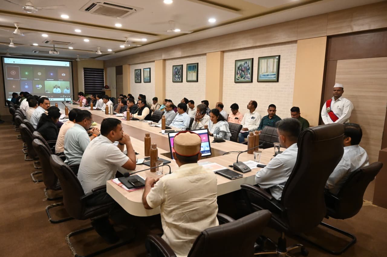 समयावधि पत्रों की समीक्षा बैठक में कलेक्टर का सख्त संदेश, जवाबदेही को सर्वोच्च प्राथमिकता