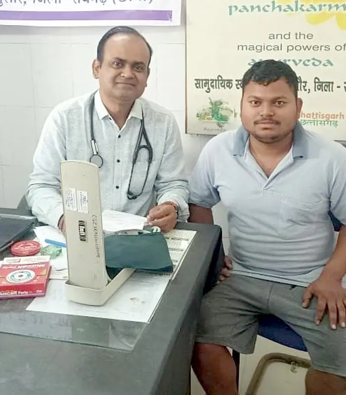 24 वर्षीय युवक का आयुष उपचार केंद्र में बिना ऑपरेशन के इलाज, पूरी तरह स्वस्थ हुआ