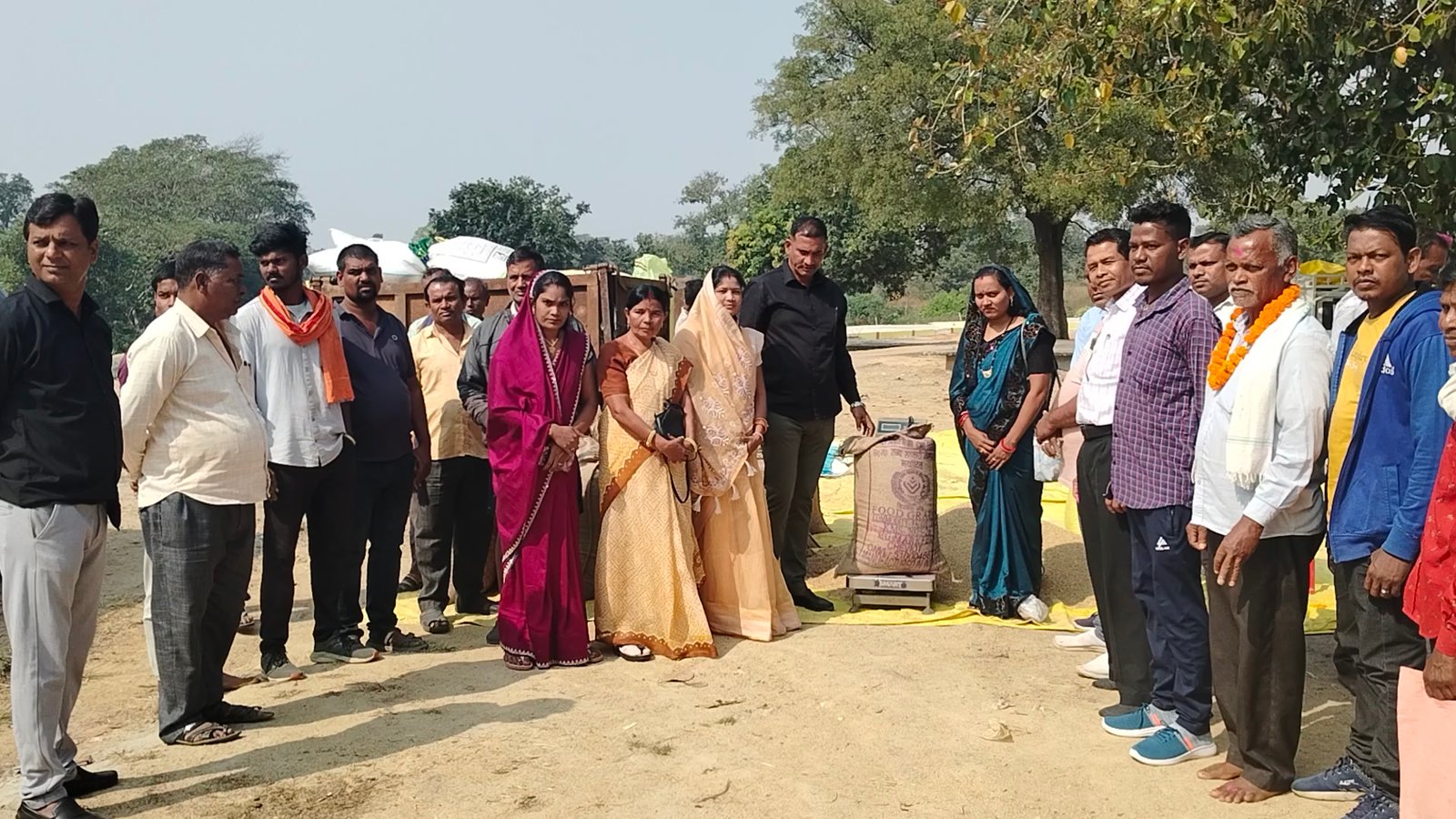 तुमान में धान खरीदी सीजन की शुरुआत, जनपद उपाध्यक्ष मनोज झा एवं जिला पंचायत सदस्य सावित्री अजय कंवर रहे मुख्य अतिथि 