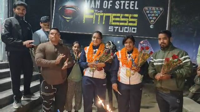 कोंडागांव की बेटियों ने इंटरनेशनल पावरलिफ्टिंग में रचा इतिहास, मेन ऑफ़ स्टील जिम बना सफलता की नींव
