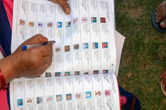 धीमी प्रगति पर बीएलओ को कारण बताओ नोटिस जारी