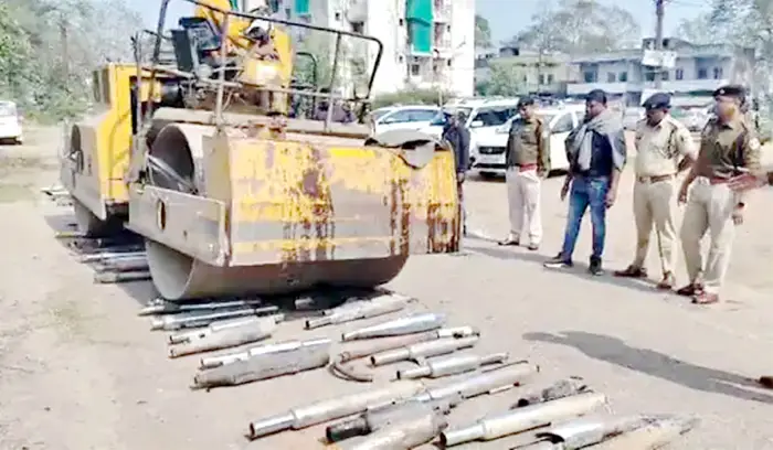 मोडिफाइड साइलेंसर को पुलिस ने किया नष्ट