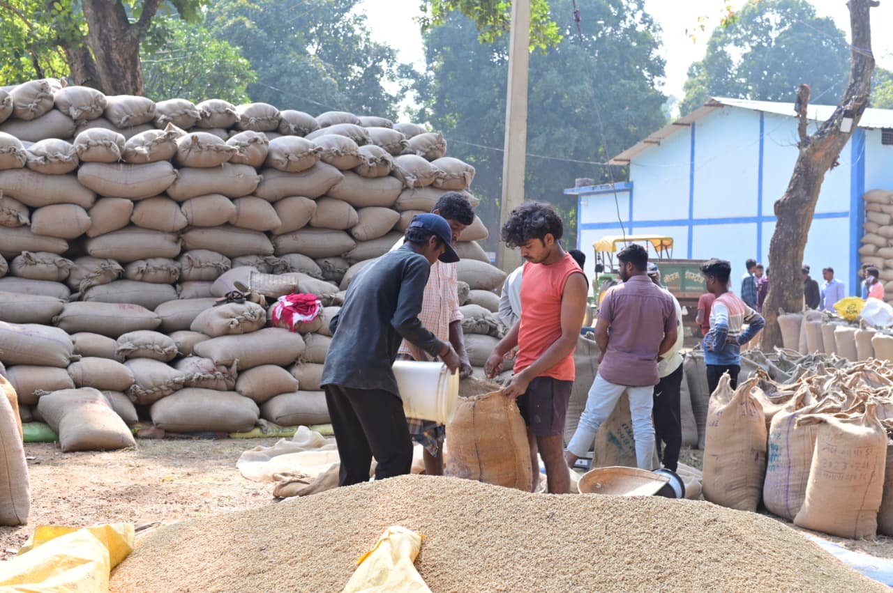 खरीफ विपणन वर्ष 2025-26 के तहत कोंडागांव जिले में अब तक 01 लाख क्विंटल से अधिक धान उपार्जित