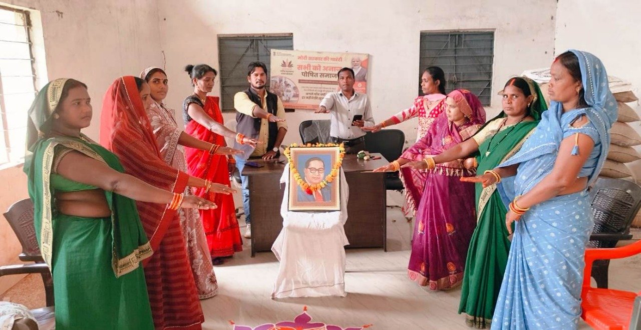 अमृत सरोवर स्थलों पर मनाया गया संविधान दिवस - उद्देशिका का वाचन और जल संरक्षण की ली शपथ...