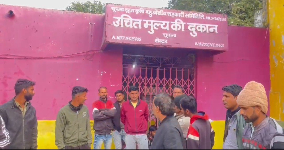 चुपना गांव में यूरिया खाद संकट गहराया, ठंड में सुबह 5 बजे से लगी किसानों की लंबी कतारें