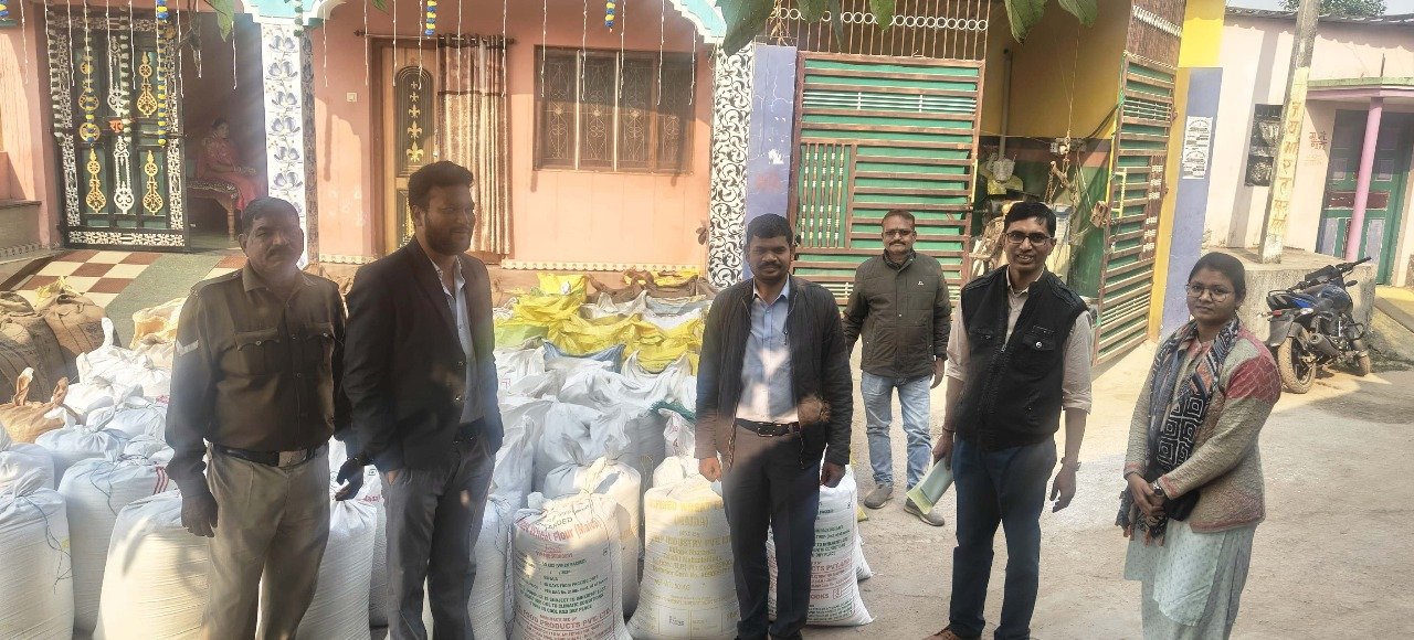 कलेक्टर जन्मेजय महोबे के निर्देशन में अवैध धान भंडारण व परिवहन पर की जा रही लगातार कार्रवाई