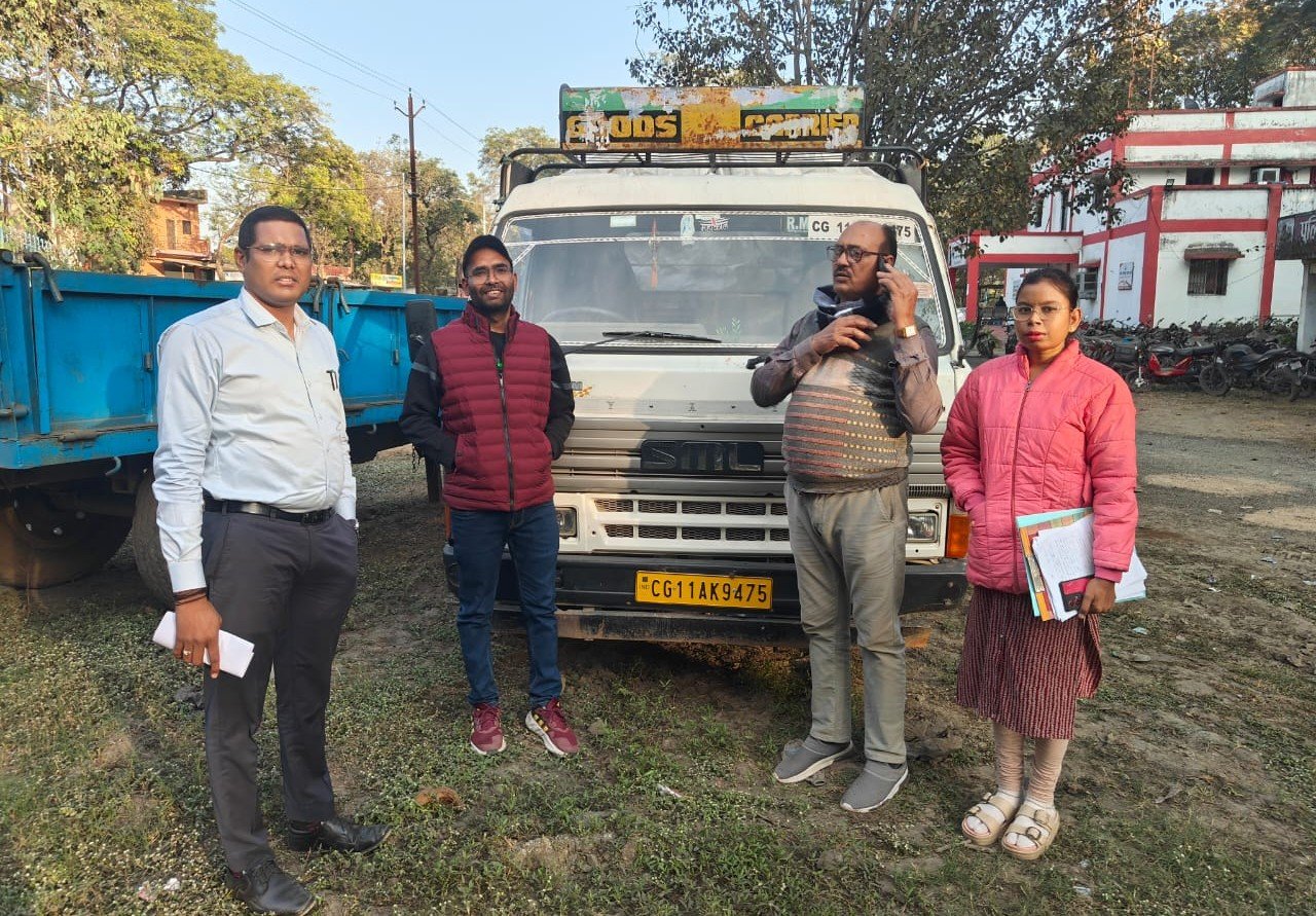 कलेक्टर जन्मेजय महोबे के निर्देशन में अवैध धान भंडारण पर कार्रवाई, 183 बोरी अवैध धान व एक वाहन जप्त...