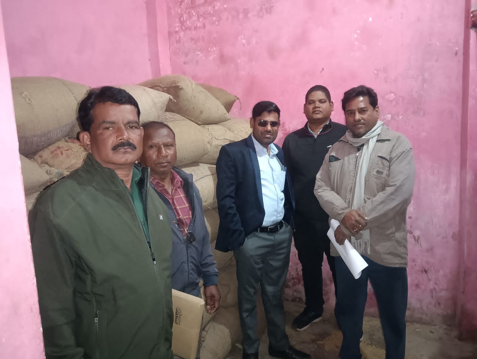 लगरा में 43 क्विंटल अवैध धान जप्त, बिचौलियों एवं कोचियों पर कार्रवाई जारी