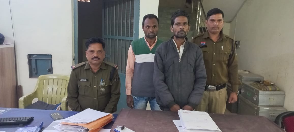 सूने मकान में सेंधमारी का खुलासा, तखतपुर पुलिस ने दो शातिर चोरों को दबोचा, चोरी का माल बरामद