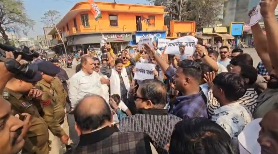 नेशनल हेराल्ड मामले को लेकर कांग्रेस का विरोध प्रदर्शन