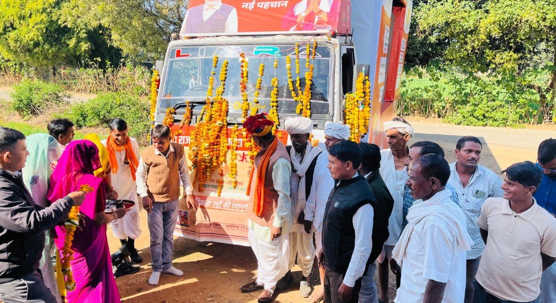 राज्य सरकार के दो वर्ष के उपलक्ष्य में निकली विकास रथ यात्रा