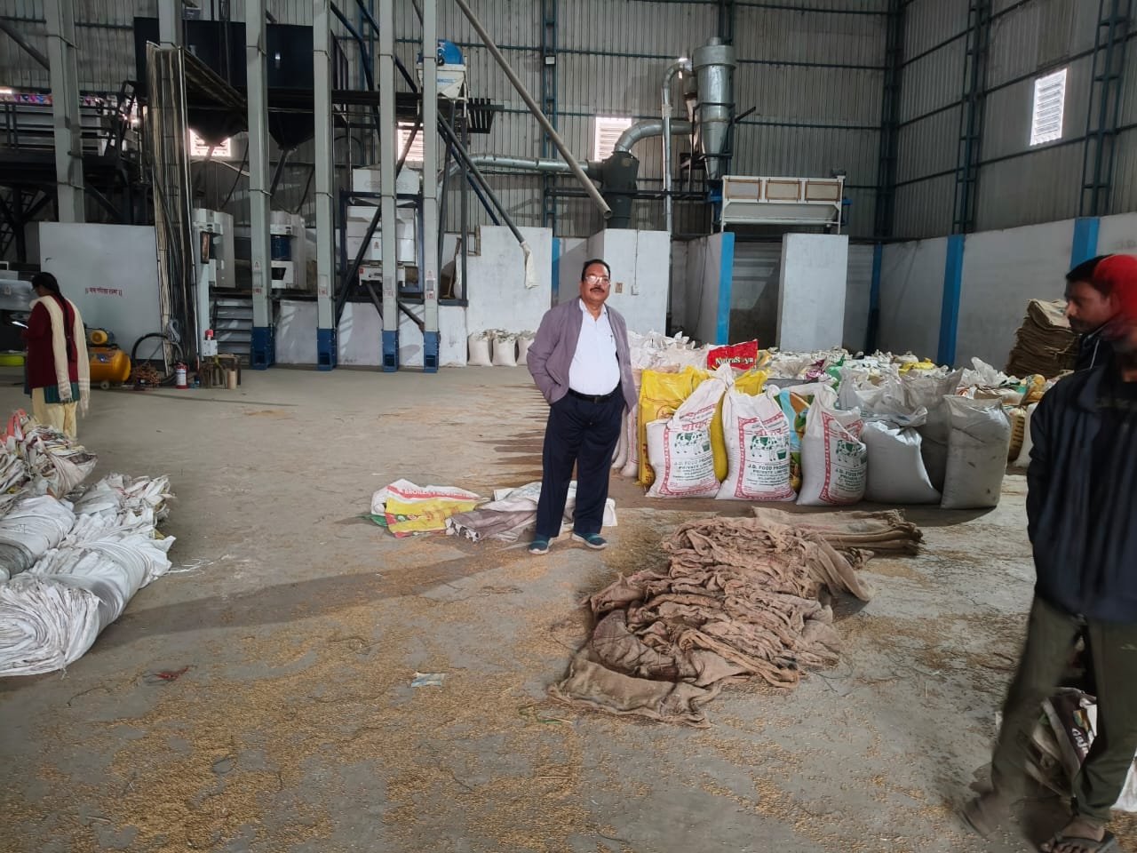 बालाजी फूड प्रोडक्ट से 1088 कट्टा (435 क्विंटल) धान जब्त तहसीलदार व खाद्य निरीक्षक की संयुक्त जांच में खुलासा