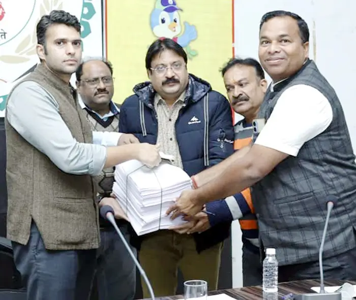 विशेष गहन पुनरीक्षण के तहत राजनीतिक दलों की बैठक संपन्न  8.33 लाख से अधिक मतदाताओं ने जमा किए गणना प्रपत्र