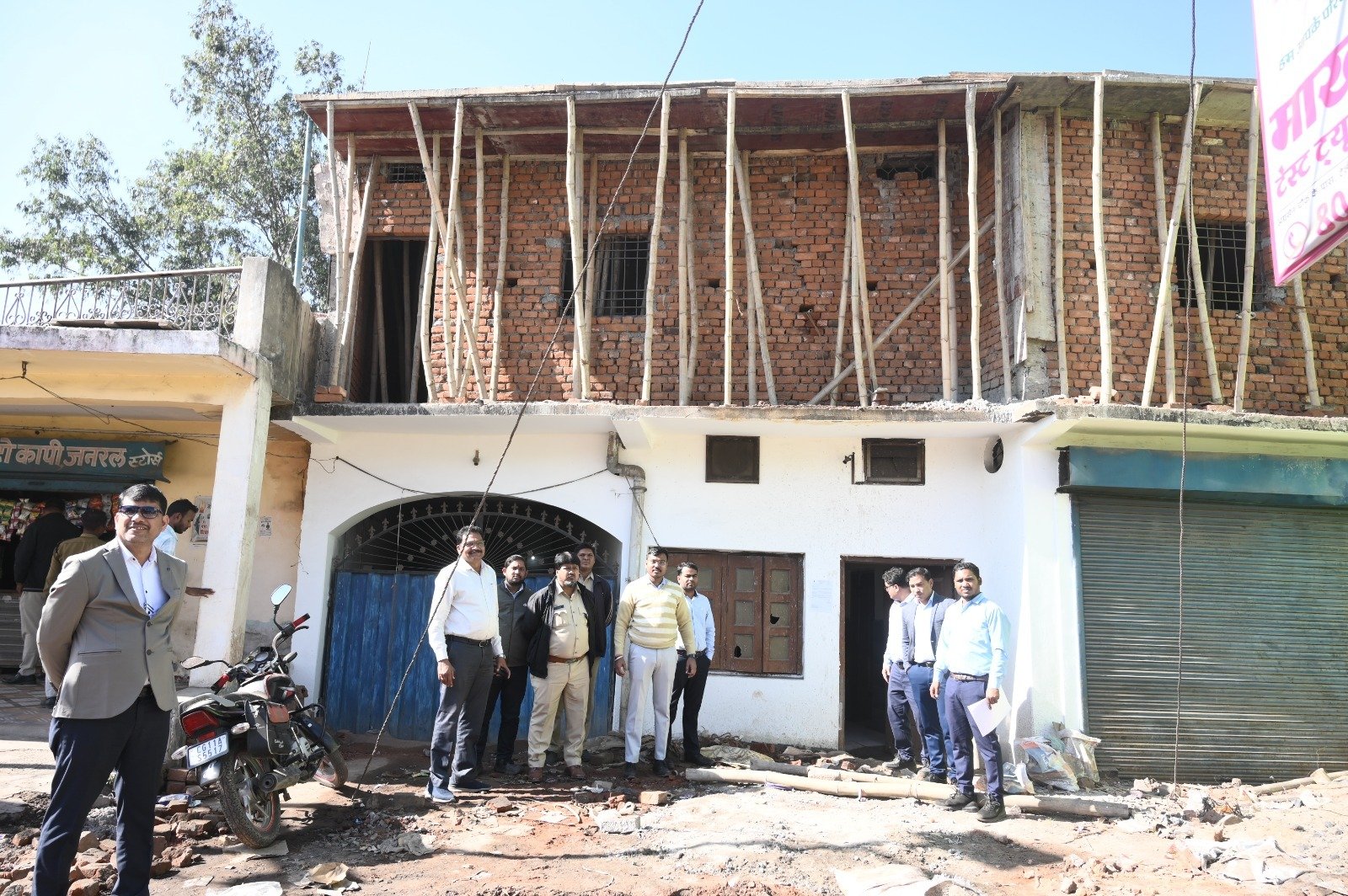 हरदी बाजार और सरईश्रृंगार में अवैध निर्माण पर कार्रवाई, मुआवजा होगा ‘शून्य’