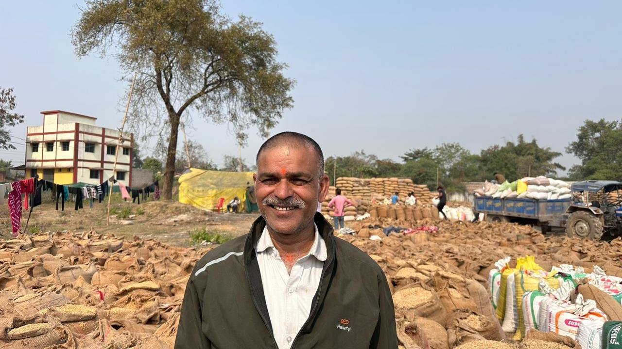 मड़वा के खेत से धान खरीदी केंद्र तक खुशियों की फसल, धान बेचकर संतुष्ट हुए चंद्रकुमार...