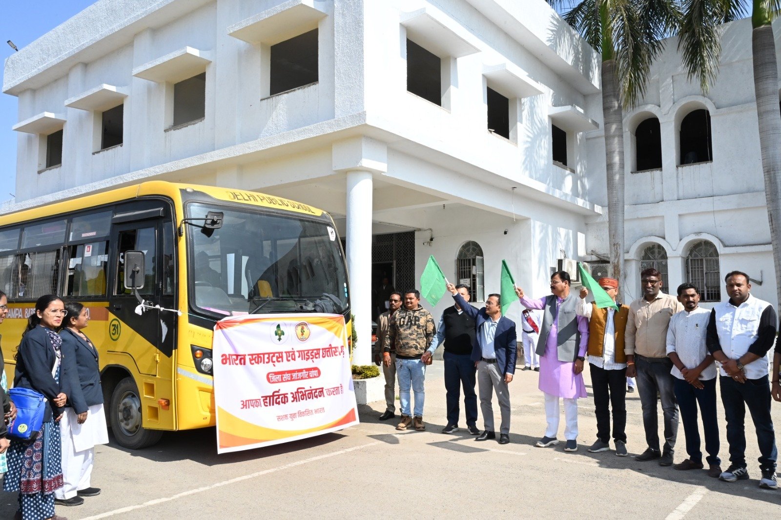 कलेक्टर ने नेशनल रोवर-रेंजर जम्बूरी के लिए जिले के दल को हरी झण्डी दिखाकर किया रवाना...