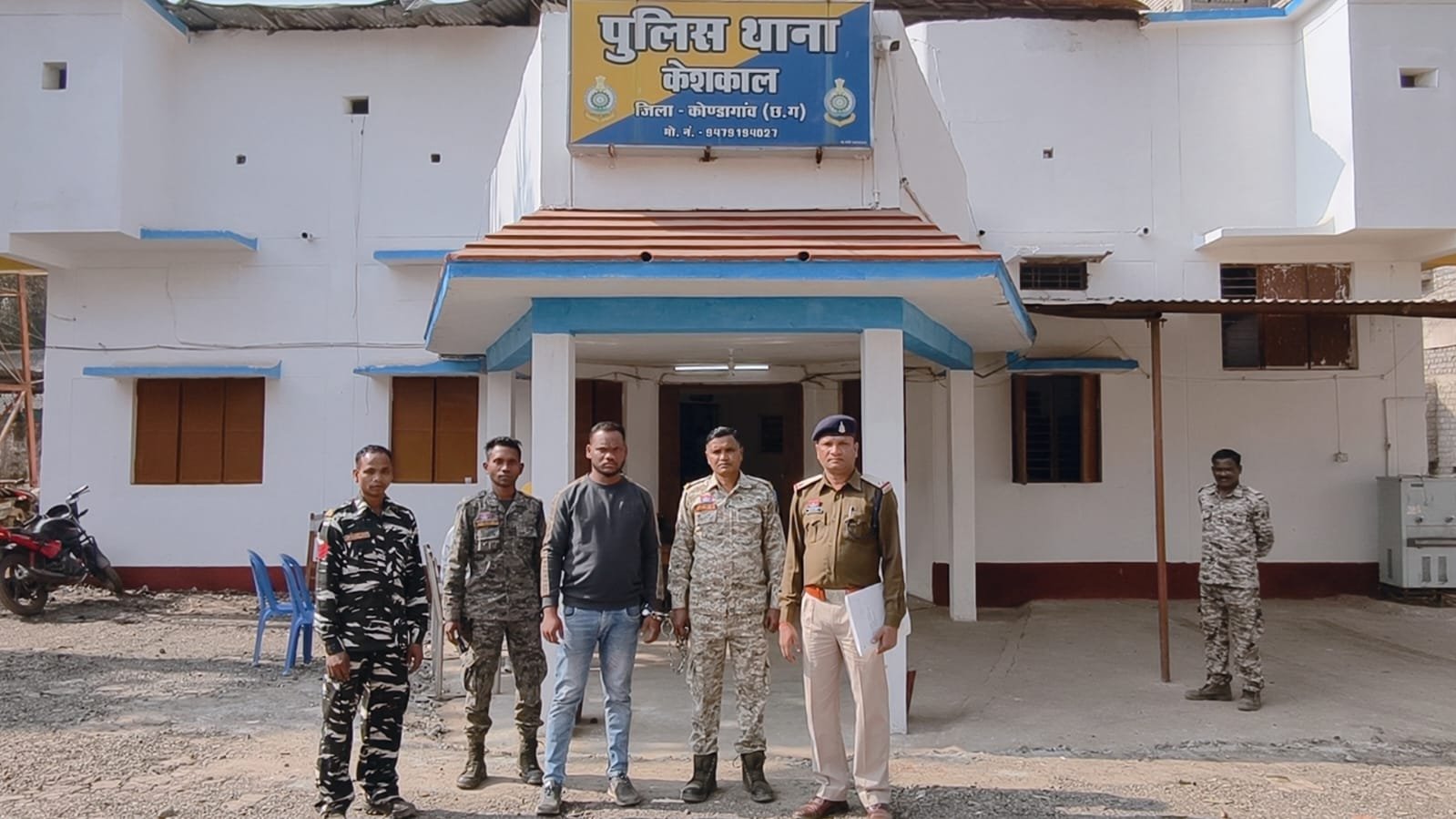 केशकाल घाटी में तेज रफ्तार बस चालक की लापरवाही, पुलिस पर चढ़ाने का किया प्रयास — चालक गिरफ्तार