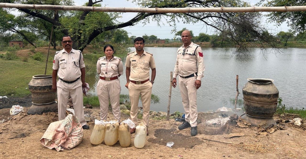 अवैध शराब के विरुद्ध आबकारी विभाग की जा रही कार्रवाई...