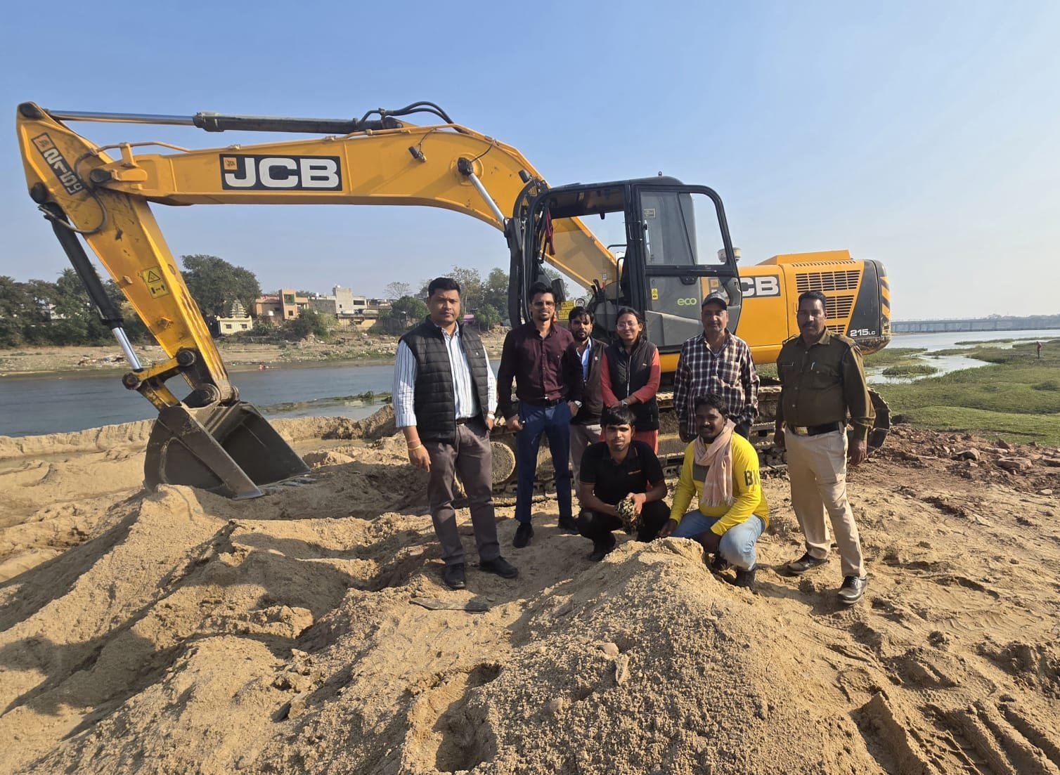 अवैध रेत उत्खनन, परिवहन व भंडारण पर की जा रही लगातार कार्रवाई, 01 चैन माउंटेन व 01 ट्रैक्टर जब्त...