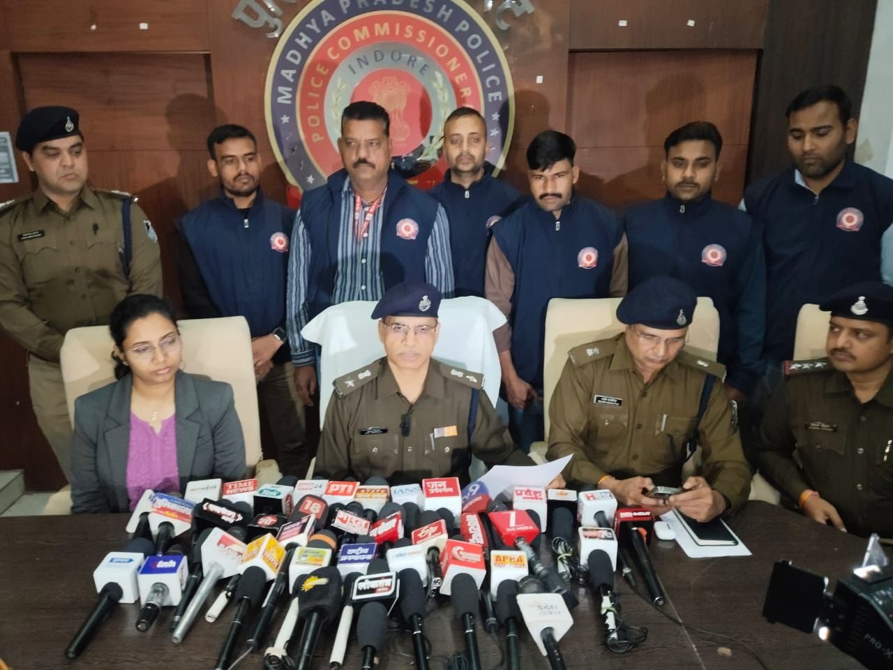 क्राइम ब्रांच इंदौर की बड़ी कार्रवाई   1 करोड़ रुपये की MD ड्रग्स  के साथ तीन तस्कर गिरफ्तार