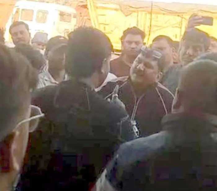 टपरिया बॉर्डर पर ट्रांसपोर्टर्स के बीच हिंसक झड़प, कई घायल