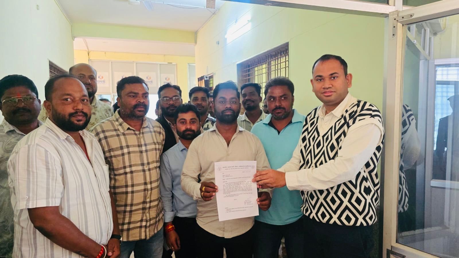 मसोरा टोल प्लाजा पर स्थानीय वाहनों को छूट देने की मांग, भाजयुमो ने सौंपा ज्ञापन