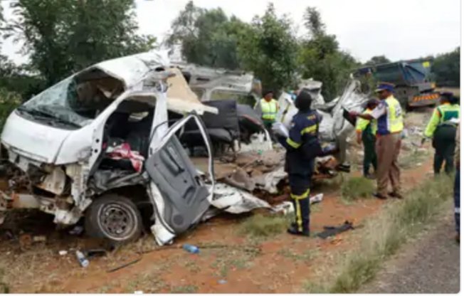 दक्षिण अफ्रीका में दर्दनाक हादसा, ट्रक–स्कूल बस की भीषण टक्कर में 13 मासूमों की मौत