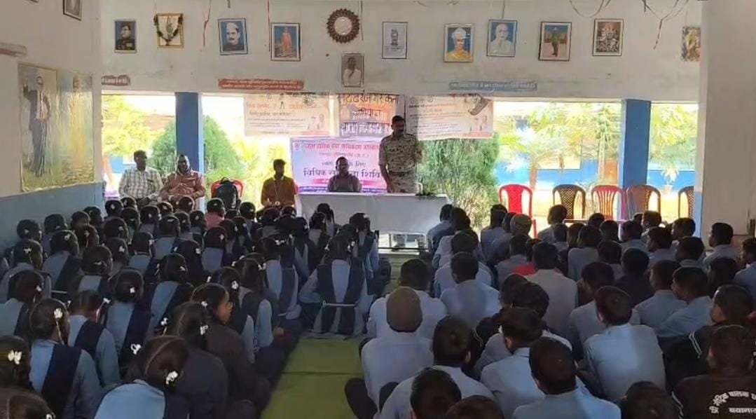 सड़क सुरक्षा माह 2026 के तहत थाना बयानार में जागरूकता कार्यक्रम आयोजित