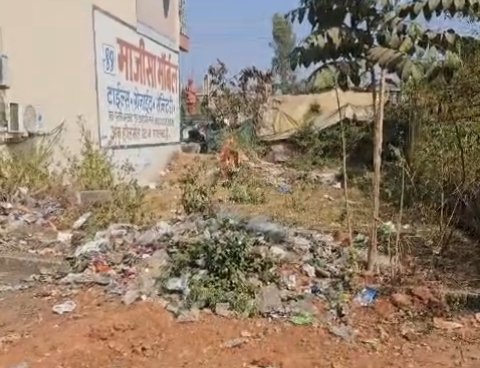 नेताम हॉस्पिटल की लापरवाही फिर उजागर, खुले में मेडिकल वेस्ट फेंकने से दंतेश्वरी विहार कॉलोनीवासियों की सेहत खतरे में