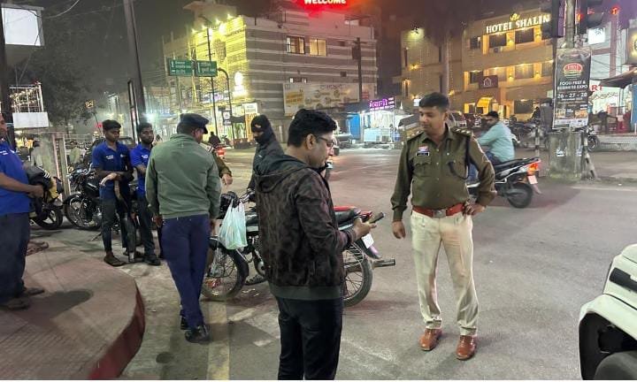 सड़क पर उतरे एएसपी और सीएसपी, मॉडिफाई साइलेंसर लगाकर वाहन चलाने वालों पर की कार्रवाई   