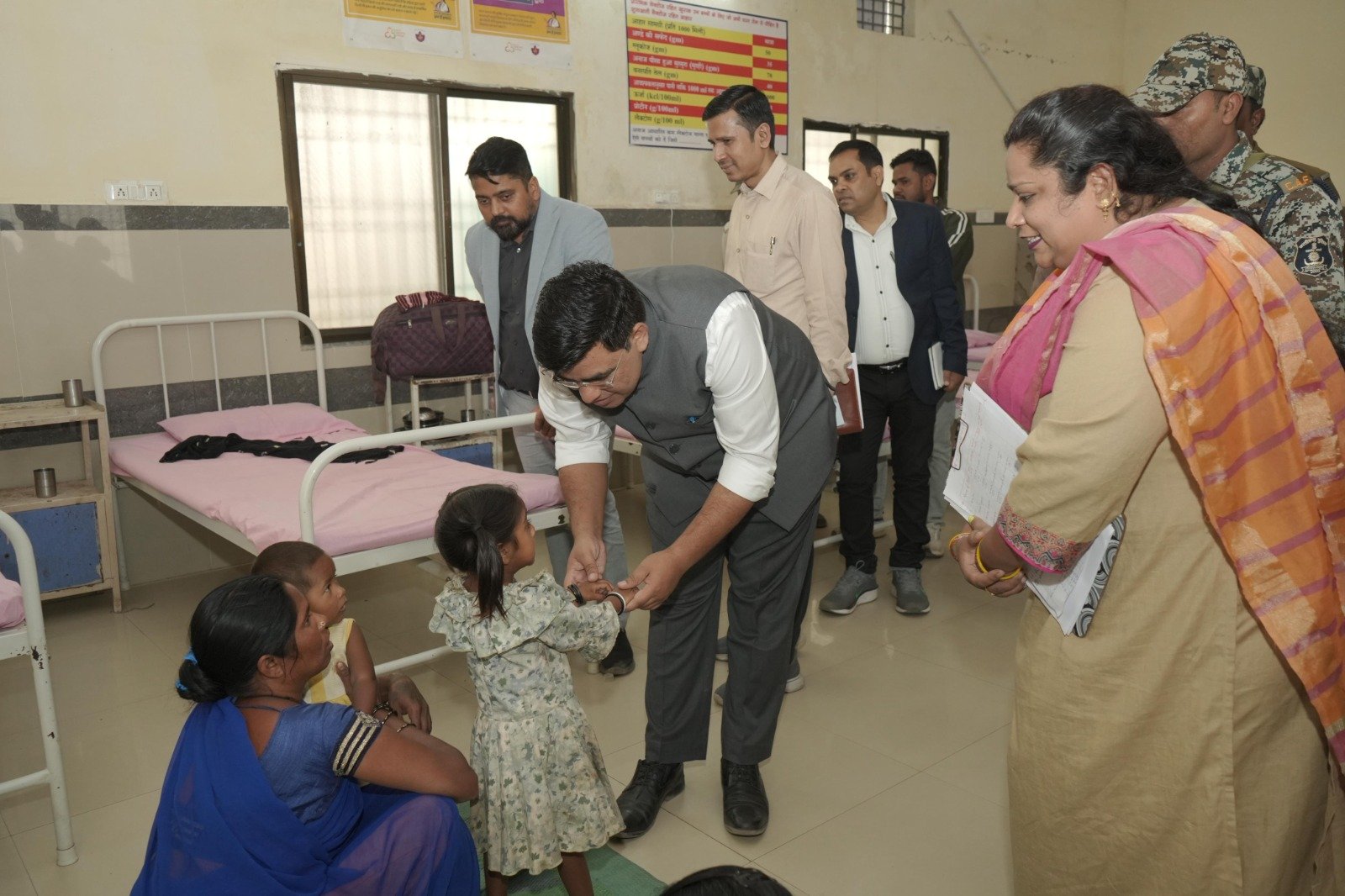 एनआरसी से अस्पताल तक कलेक्टर का दौरा, बच्चों के पोषण पर दिया विशेष जोर