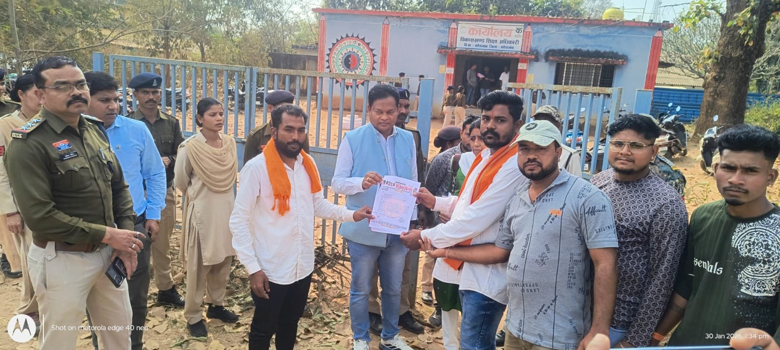 सरकारी स्कूल में धार्मिक प्रतीक विवाद, शिवसेना ने की कार्यवाही की मांग, शिक्षा विभाग पर बढ़ा दबाव