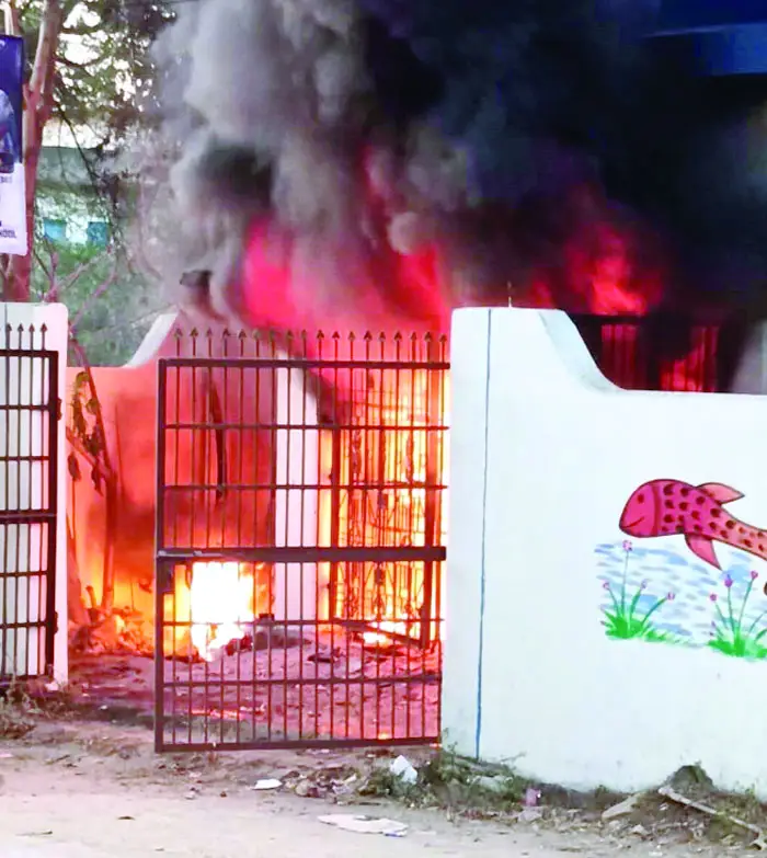 मत्स्य विभाग के कार्यालय में अचानक लगी आग, लाखों के नुकसान की आशंका