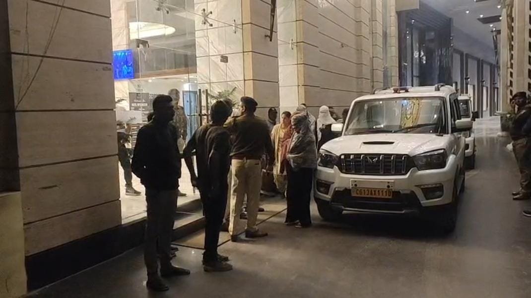 होटल में स्पा की आड़ में देह व्यापार, संचालक–मैनेजर गिरफ्तार