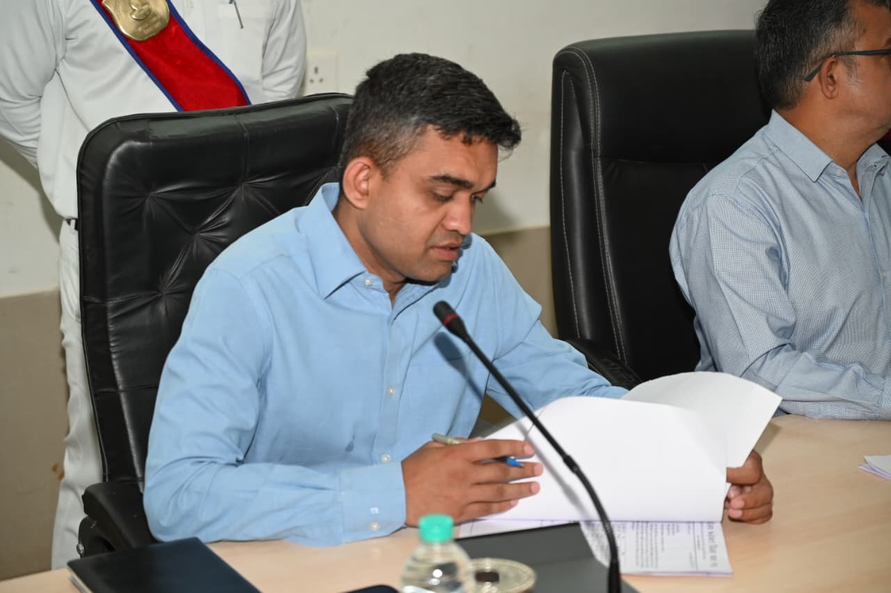 परिवार कल्याण शिविर बाग में निर्धारित मानकों के उल्लंघन पर कारण बताओ नोटिस जारी