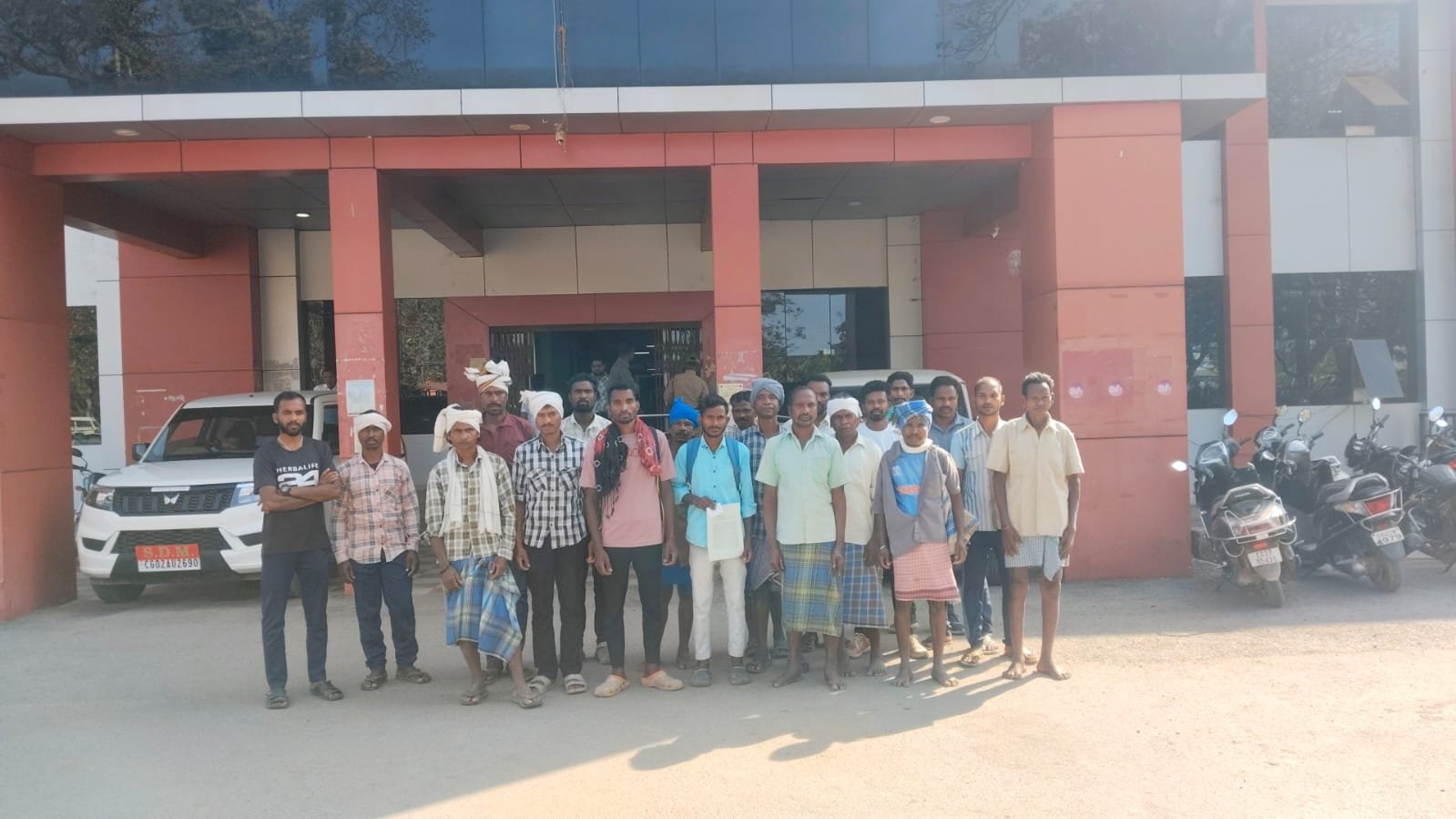 जनदर्शन में गूंजा वनों की कटाई का मुद्दा, ग्रामीणों ने कोंडागांव कलेक्टर को सौंपा ज्ञापन