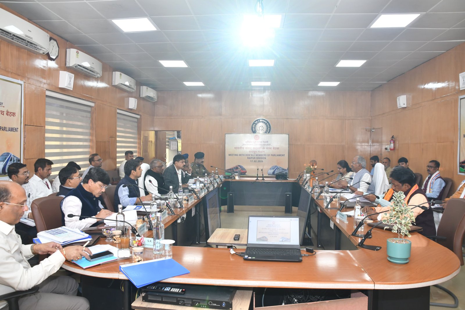 यात्री सुविधाओं के विस्तार पर बड़ा फैसला, रायपुर में सांसद-रेलवे बैठक