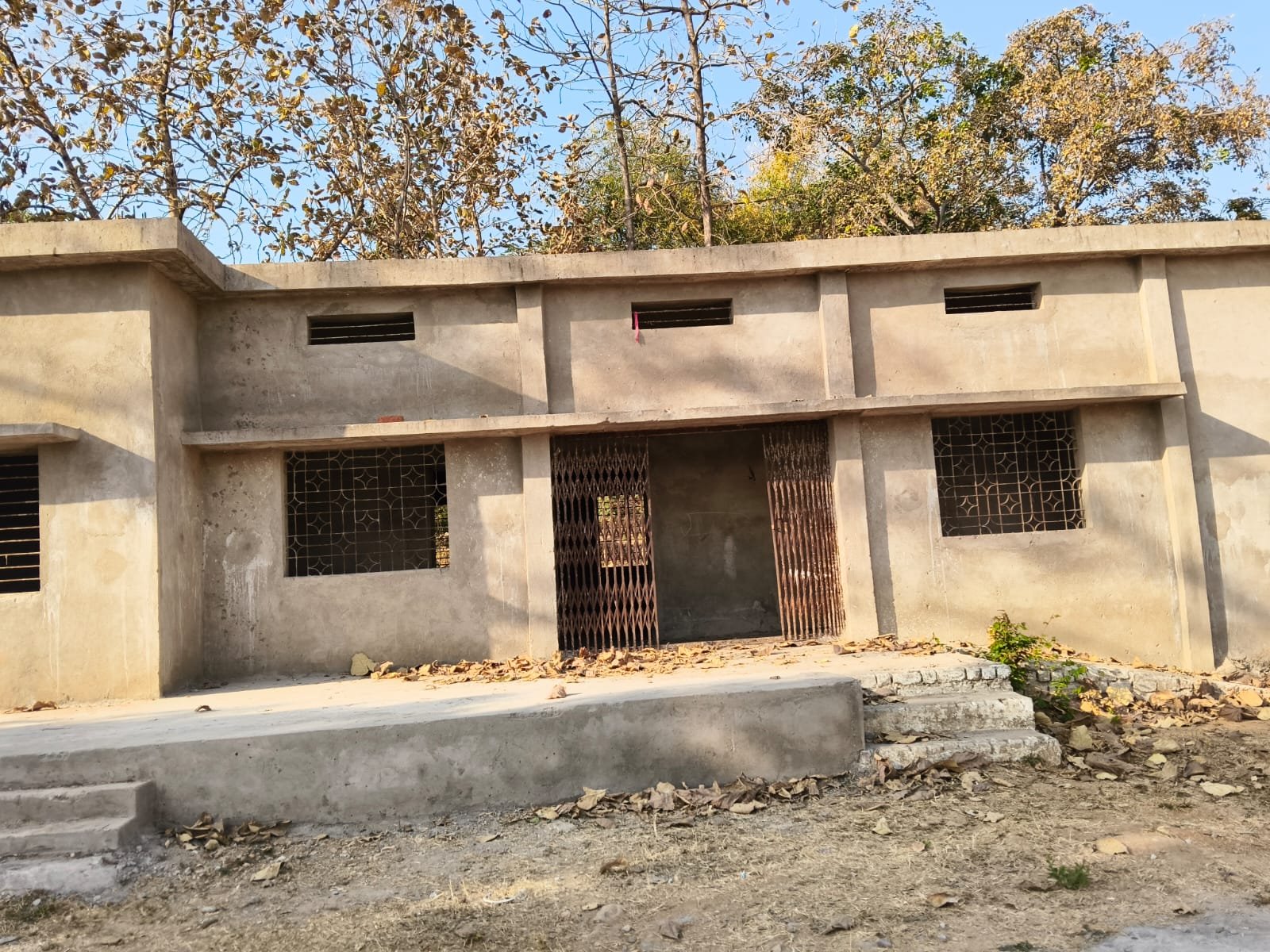 ग्राम पंचायत दादरकला में अधूरा स्कूल भवन, 5 साल बाद भी नहीं हुआ पूरा निर्माण