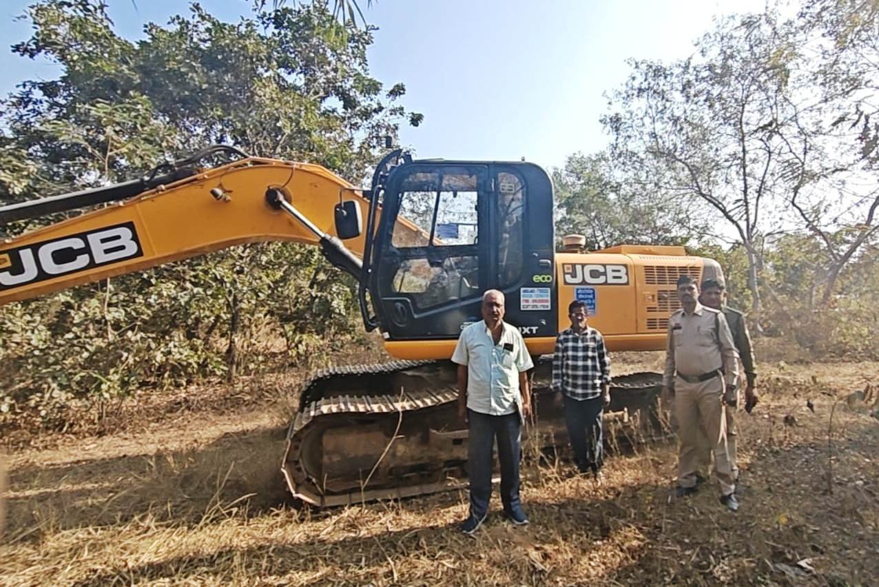 अवैध रेत उत्खनन पर की गई कार्रवाई: 02 चैन माउंटेन मशीन व 3 ट्रैक्टर जब्त...
