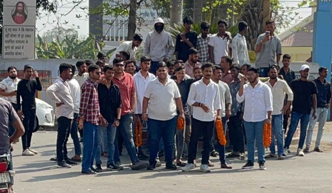 कोसाबाड़ी चौक पर उमड़ा युवा जोश, जिलाध्यक्ष वैभव शर्मा का भव्य स्वागत