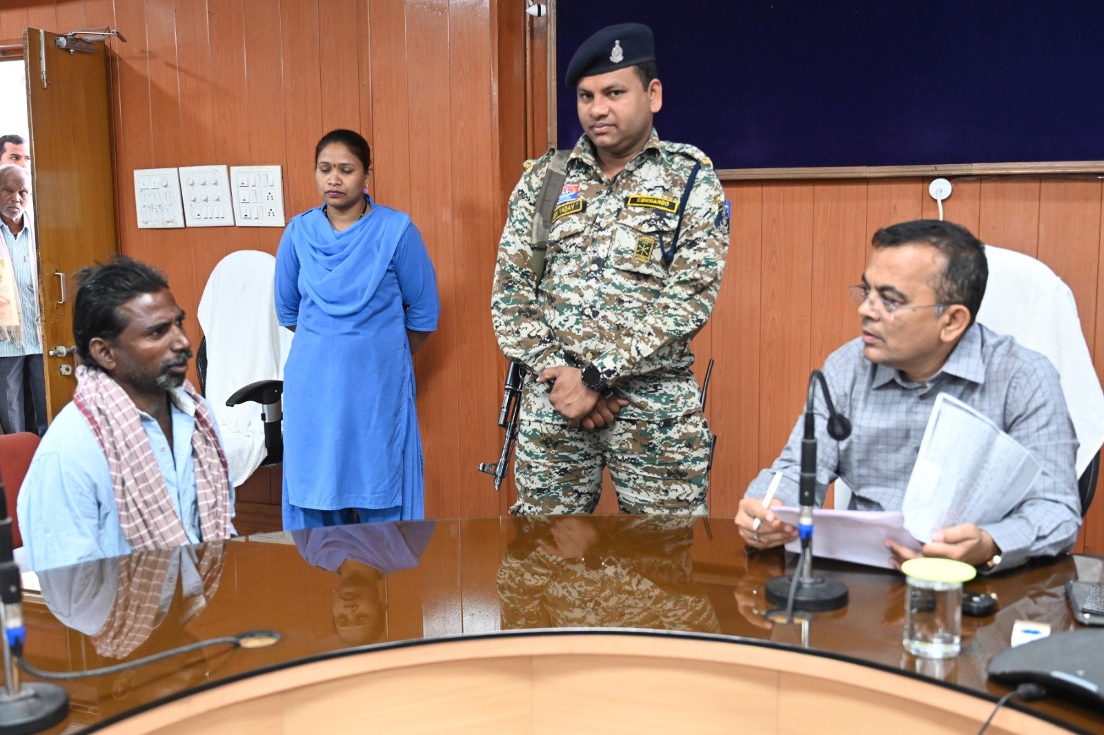 कलेक्टर जन्मेजय महोबे ने जनदर्शन में ग्रामीण एवं शहरी क्षेत्रों से पहुंचे आवेदकों की सुनी मांग एवं समस्याएं...