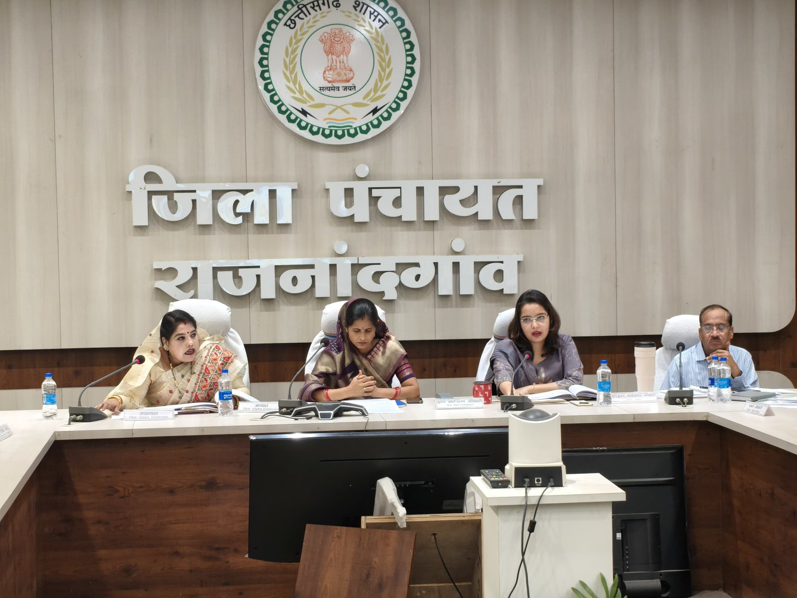 जिला पंचायत साधारण सभा बैठक में विकास कार्यों की गहन समीक्षा, जनहित योजनाओं को गति देने पर जोर