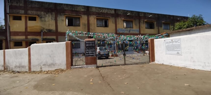 हॉस्टल में एकाएक झूपने लगती हैं छात्राएं,भूत-प्रेत की आशंका पर बैगा लेकर पहुंचे परिजन