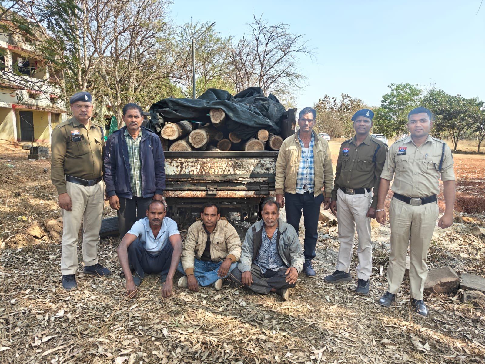 जेवरा जंगल में सागौन कटाई, 5 तस्कर गिरफ्तार