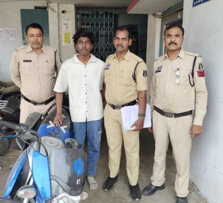 चोरी की रकम से सैर सपाटा, 3 आरोपी चढ़े पुलिस के हत्थे